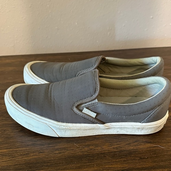 Vans Charcoal Slip-On Women's Slippers - Picture 5 of 6